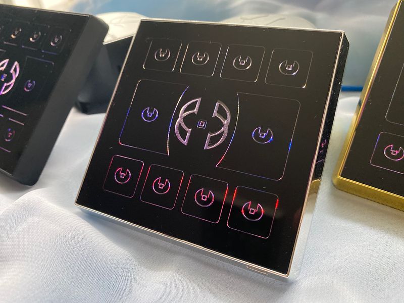 Серебряный выключатель света