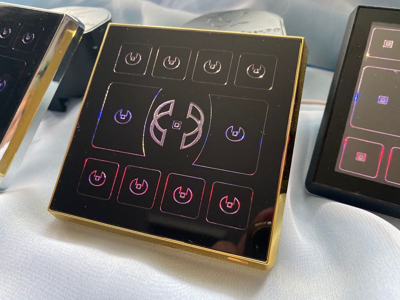 Золотой выключатель света